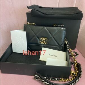 Chanel 19 woc black